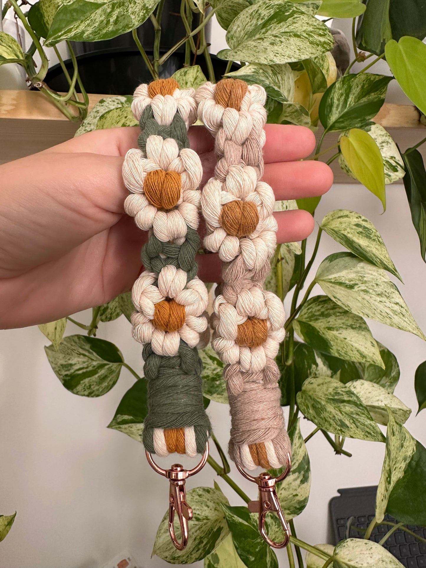 Wristlet Daisy Chain