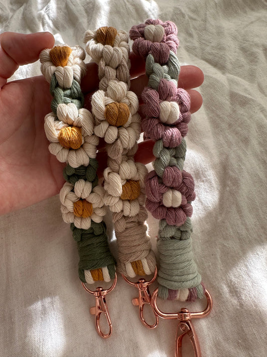 Wristlet Daisy Chain