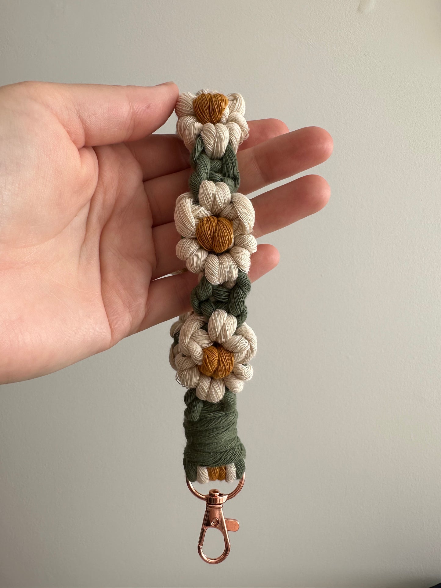 Wristlet Daisy Chain