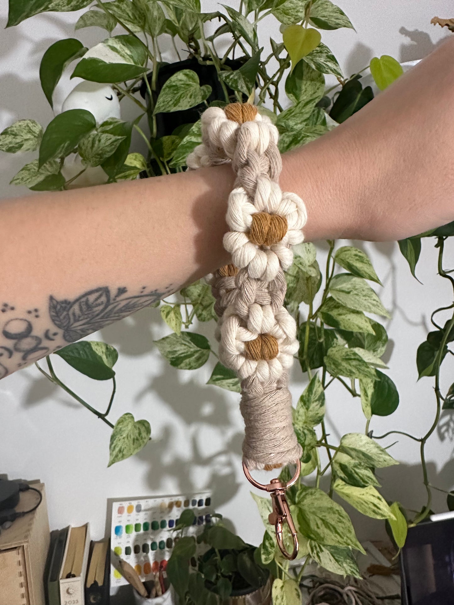 Wristlet Daisy Chain